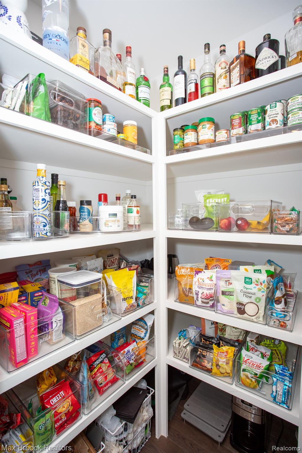 25925 York Road Royal Oak, MI 48067 - Photo 41 of 88 View of pantry