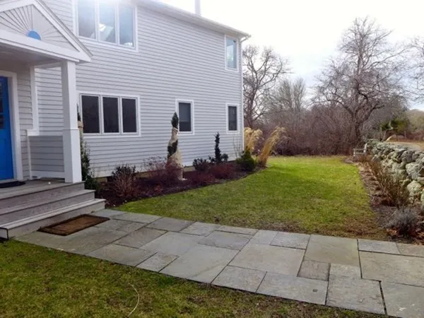 a view of a house with backyard and a garden