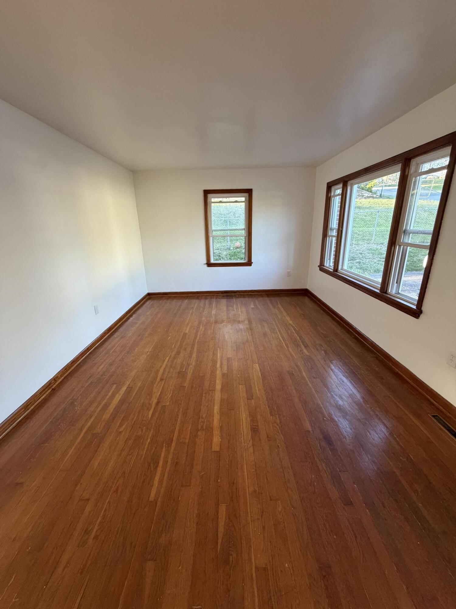 215 Barnett Road Northwest Salem, VA 24153 - Photo 2 of 15 IMG_1356