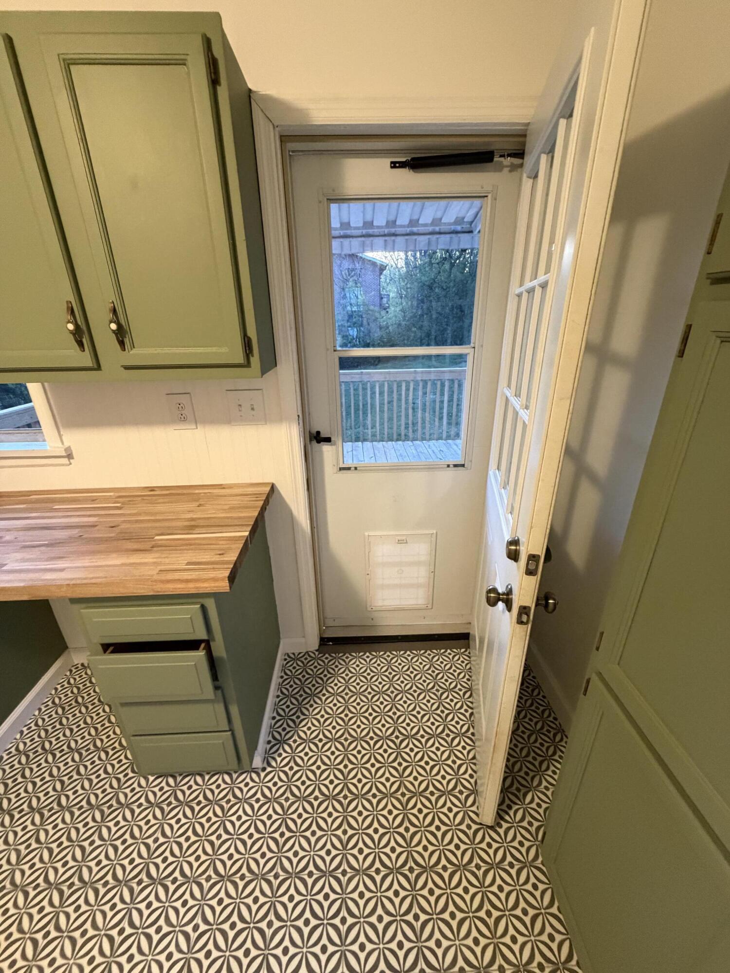 215 Barnett Road Northwest Salem, VA 24153 - Photo 6 of 15 IMG_1371