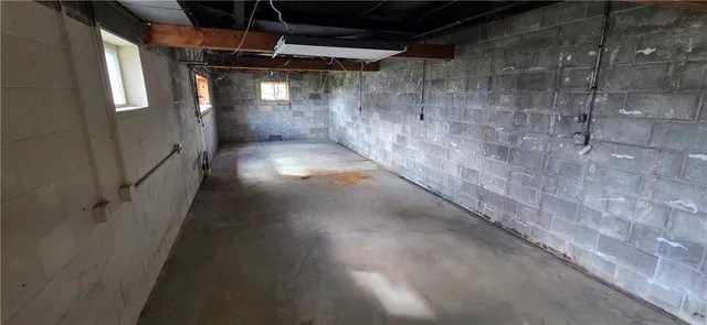 a view of backyard with pathway