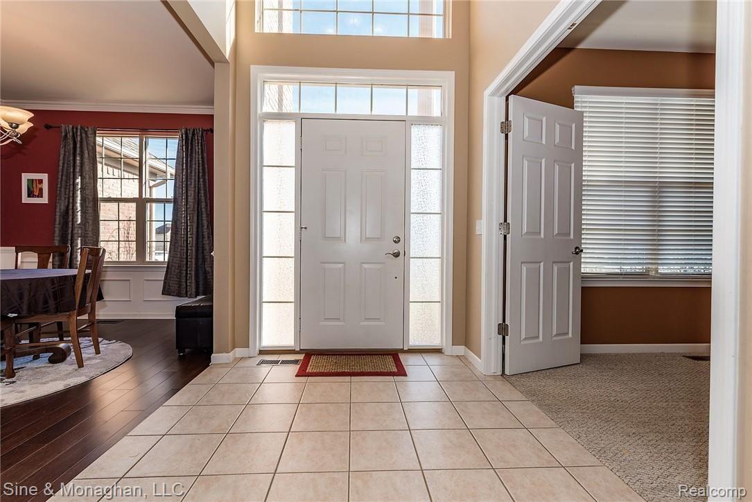3120 Villanova Circle Rochester, MI 48307 - Photo 3 of 29 Entry foyer