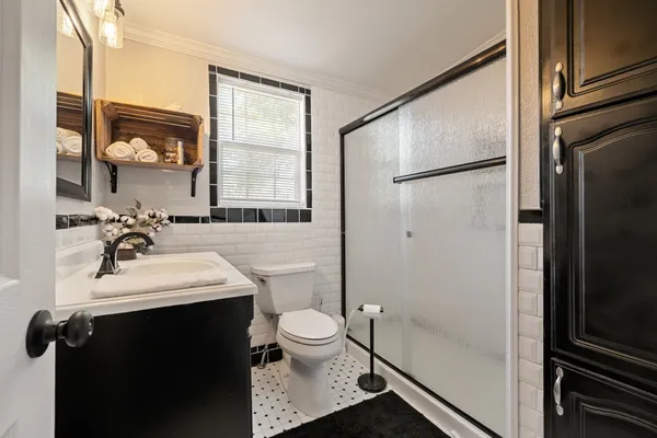 $725,000 | 541 Hidden Oaks Drive, Elgin, TX 78621