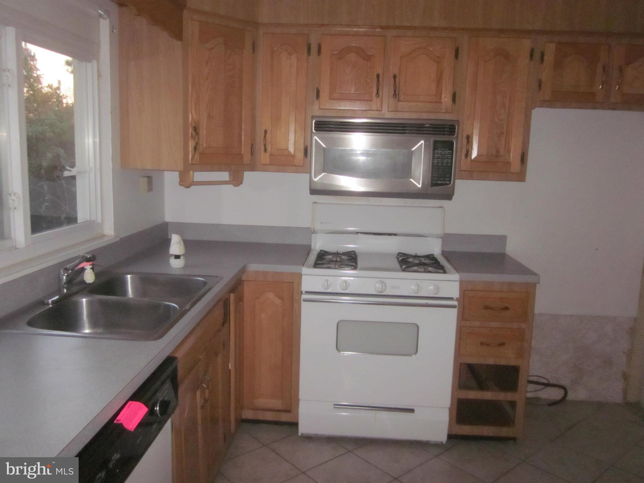 7766 Emerson Road Hyattsville, MD 20784 - Photo 4 of 12 Kitchen