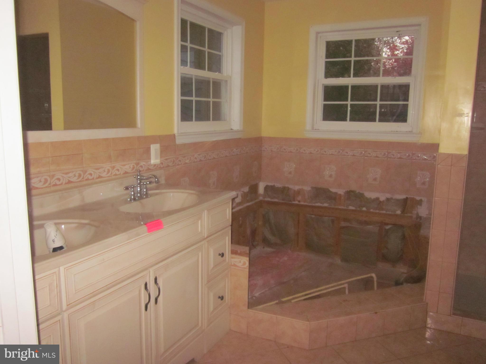 7766 Emerson Road Hyattsville, MD 20784 - Photo 6 of 12 Bath (Master)