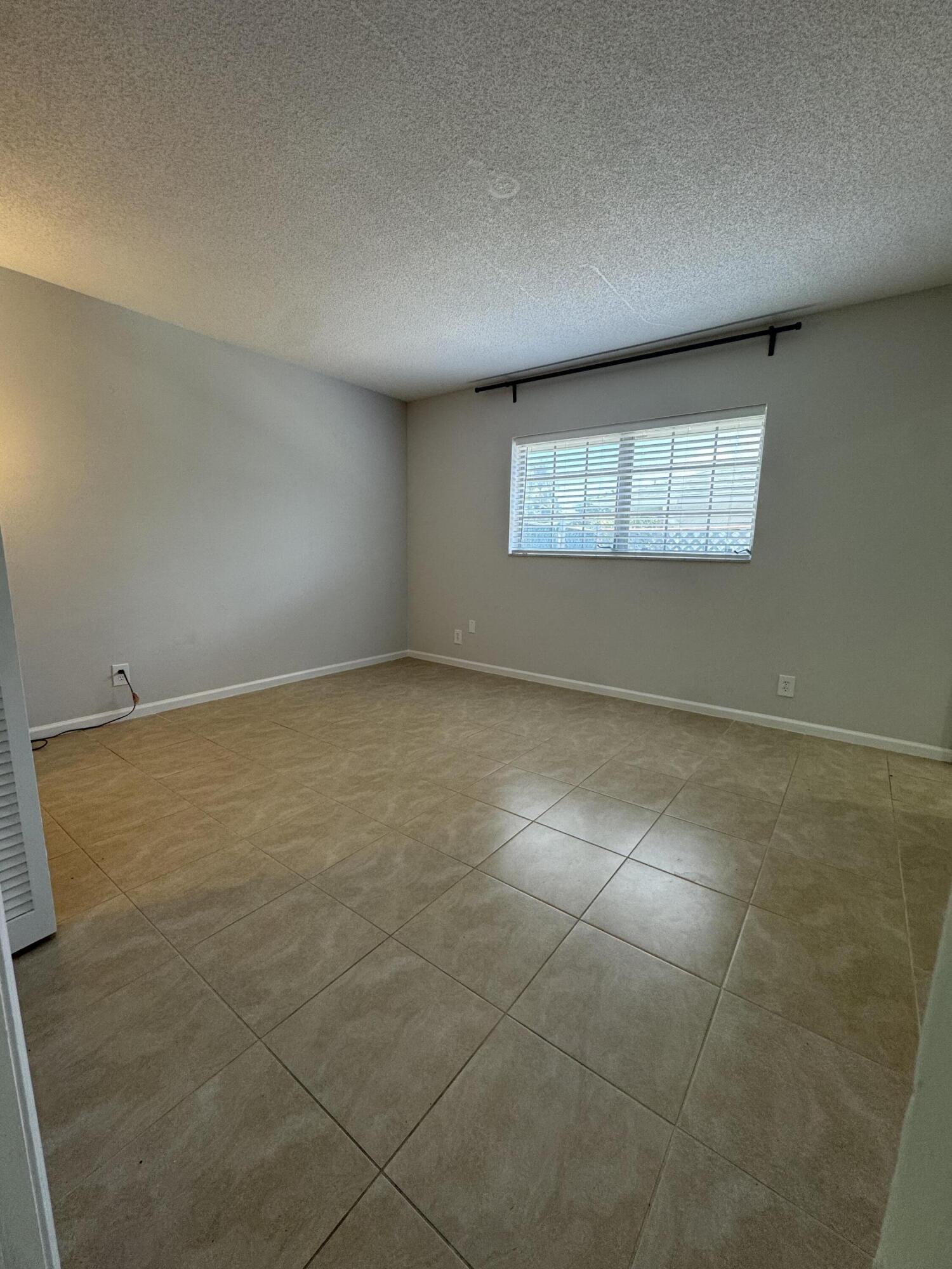 497 West Conference Drive Boca Raton, FL 33486 - Photo 5 of 25 IMG_7288