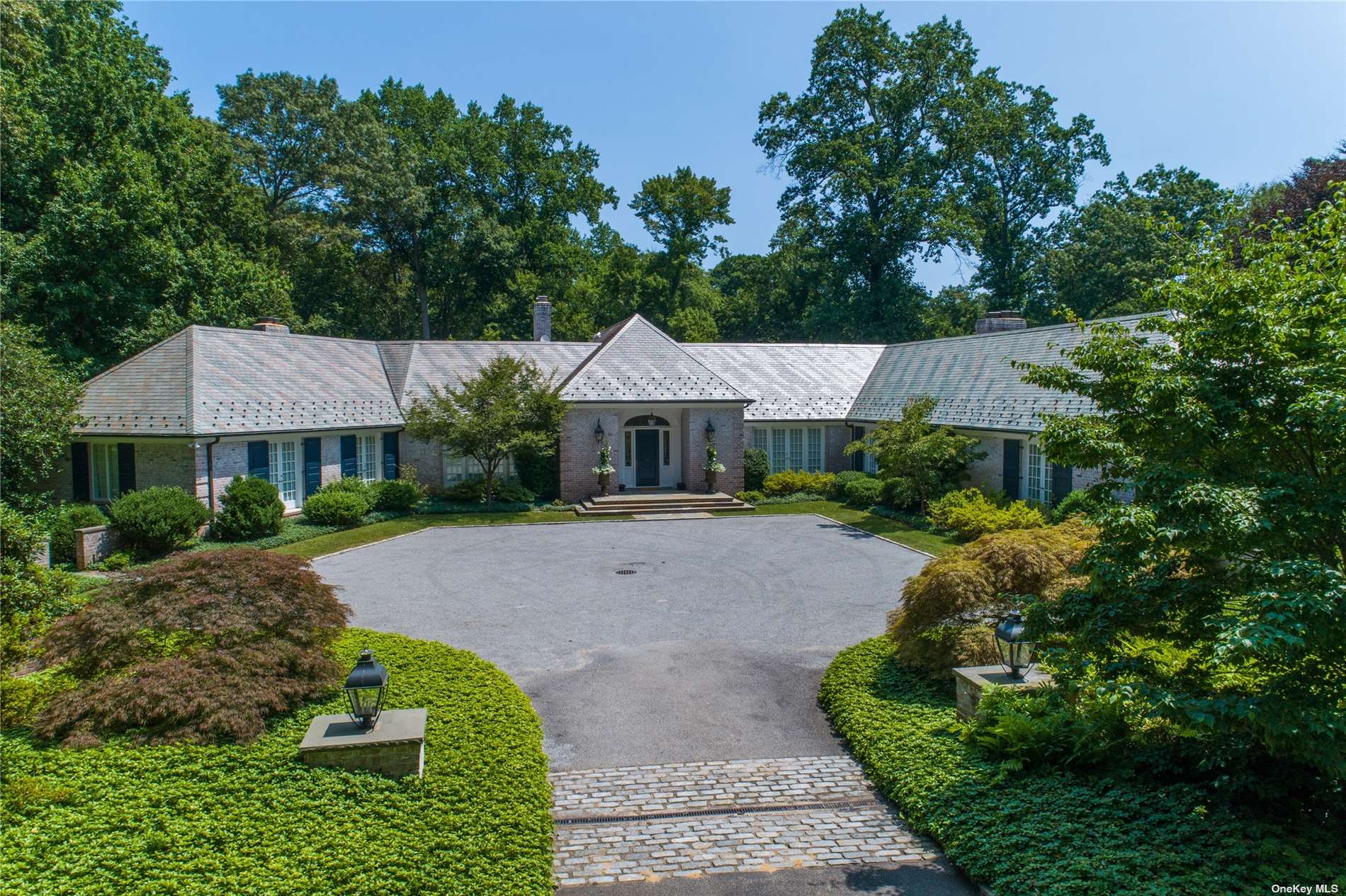 12 The Courtyard, Locust Valley, NY 11560 Compass