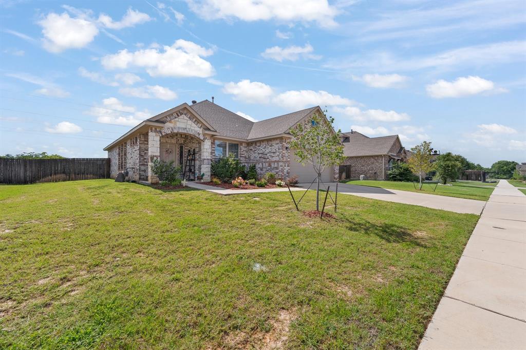 4000 Bendale Road Benbrook, TX 76116 - Photo 2 of 26