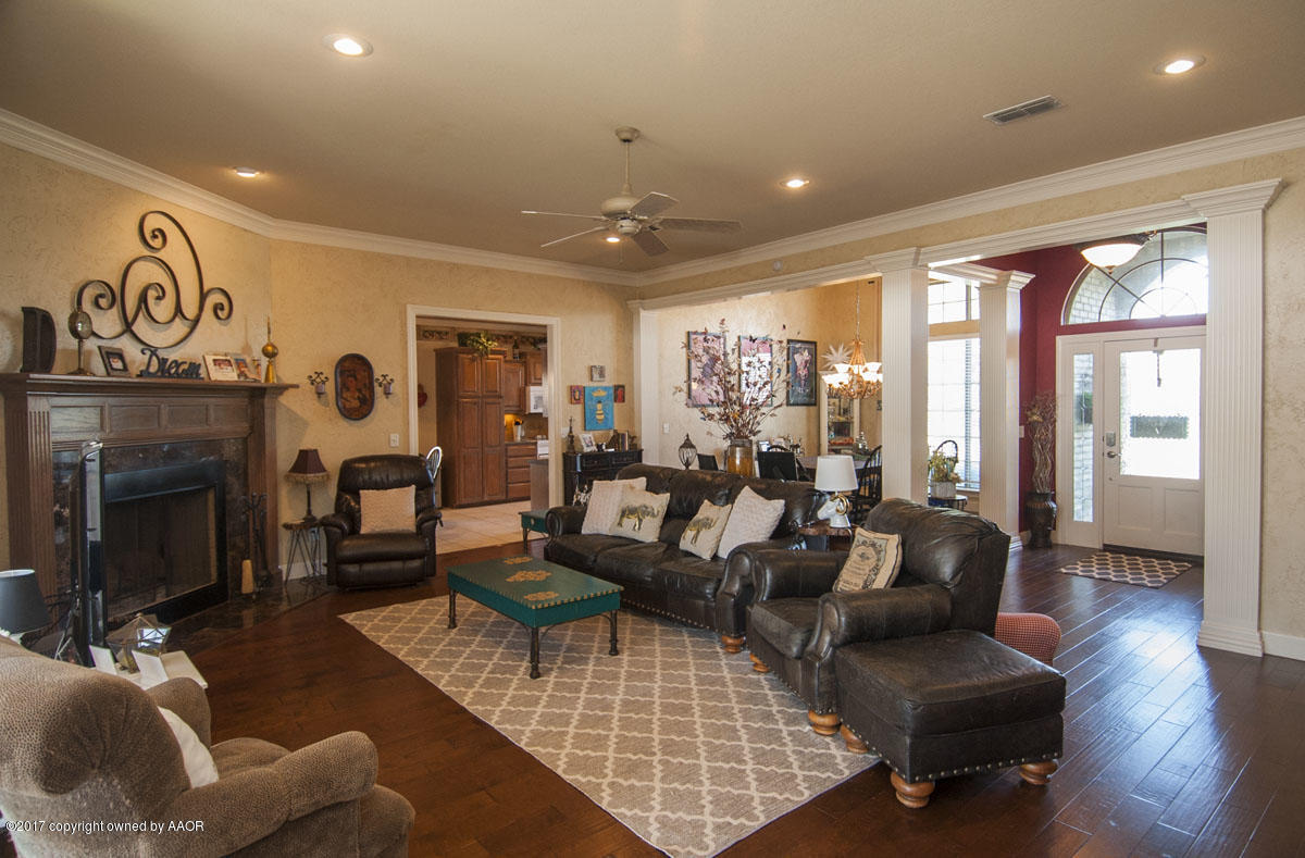 6919 Thunder Road Amarillo, TX 79119 - Photo 19 of 38 LIVING VIEW 3