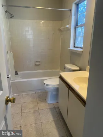 $2,900 | 210 High Timber Court, Gaithersburg, MD 20879