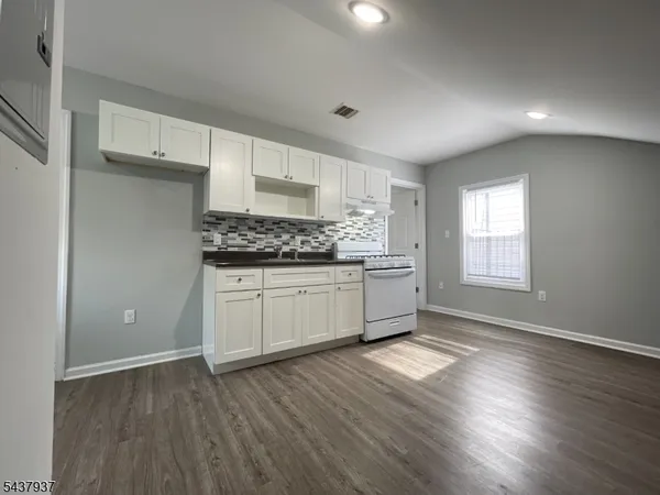 $1,750 | 37 12th Avenue, Paterson, NJ 07501