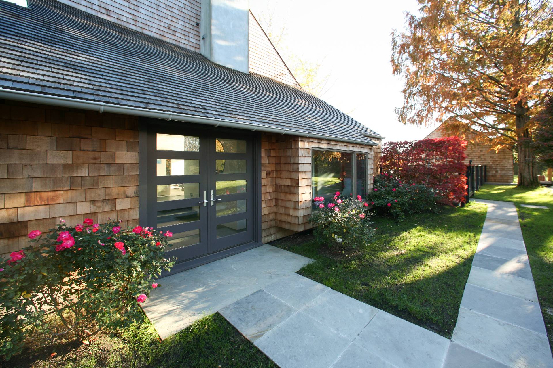 635 Lumber Lane Bridgehampton, NY 11932 - Photo 26 of 27 a front view of house with a yard