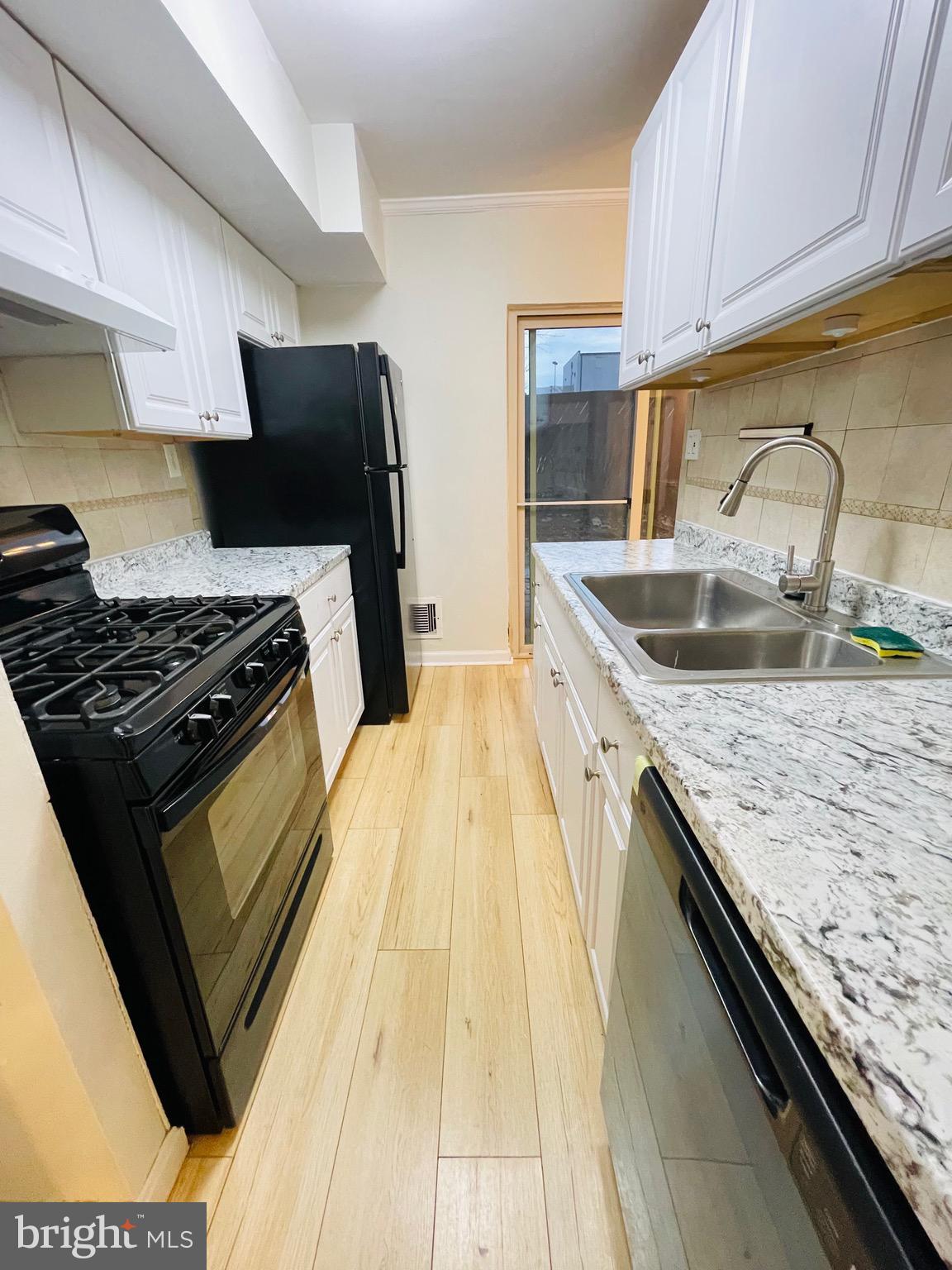 2200 Greenery Lane, Unit 10123 Silver Spring, MD 20906 - Photo 14 of 29 Kitchen