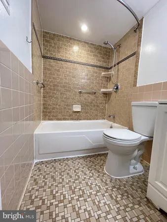 $179,900 | 2200 Greenery Lane, Unit 10123, Silver Spring, MD 20906