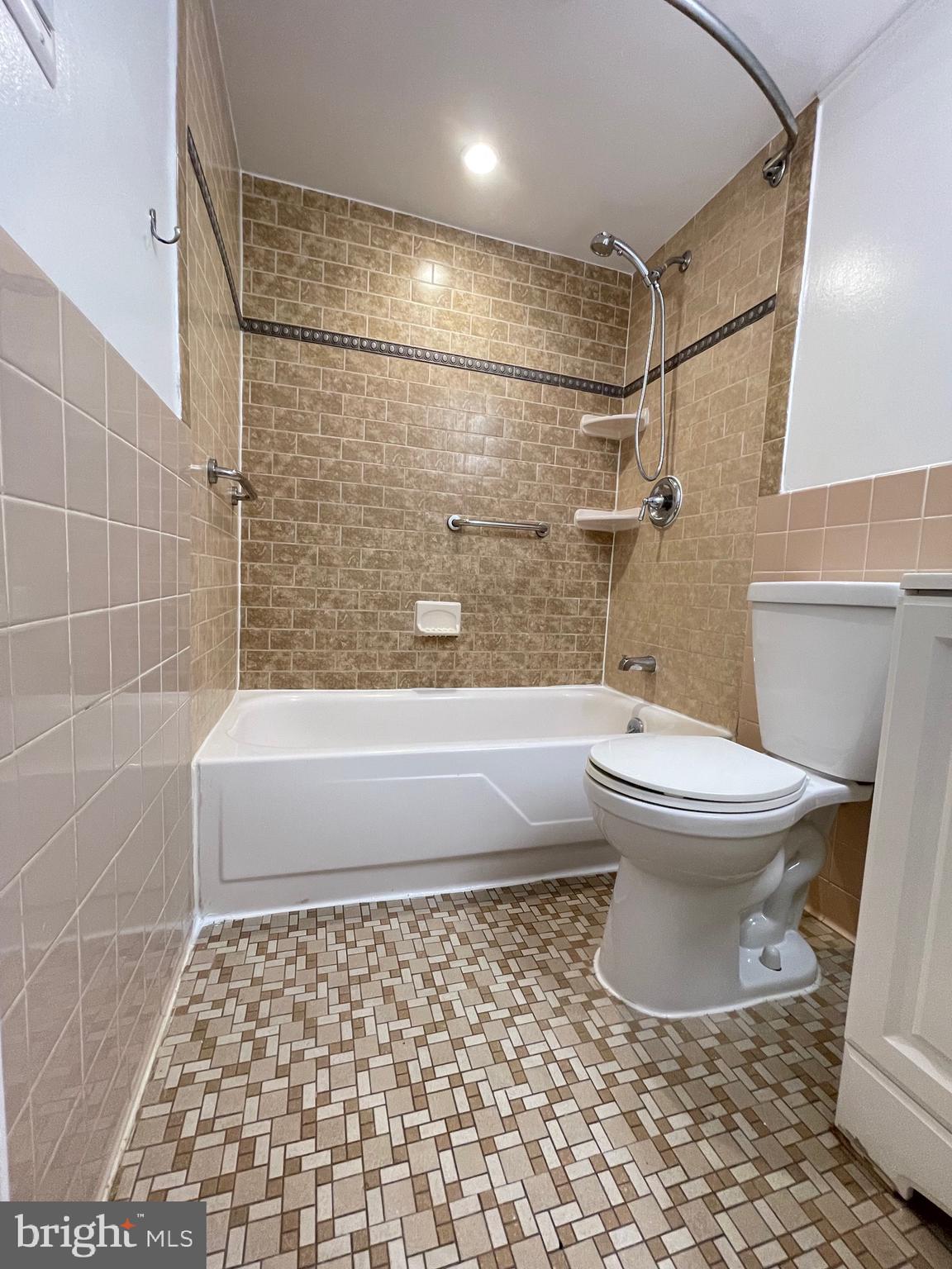 2200 Greenery Lane, Unit 10123 Silver Spring, MD 20906 - Photo 19 of 29 Bathroom