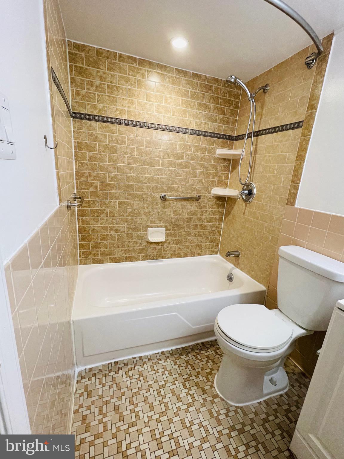 2200 Greenery Lane, Unit 10123 Silver Spring, MD 20906 - Photo 20 of 29 Bathroom