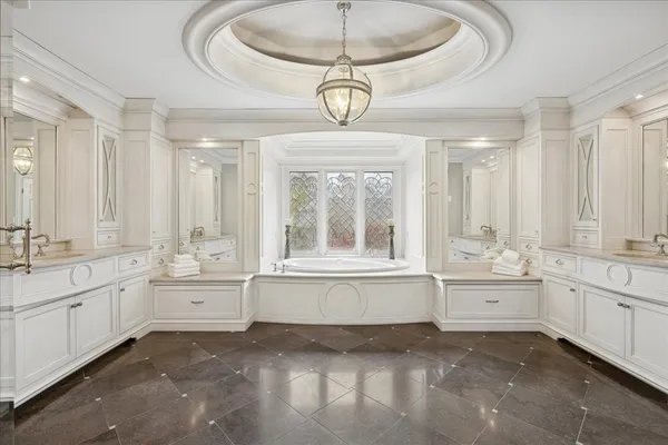 $1,675,000 | 2041 Tremont Court, Libertyville, IL 60048