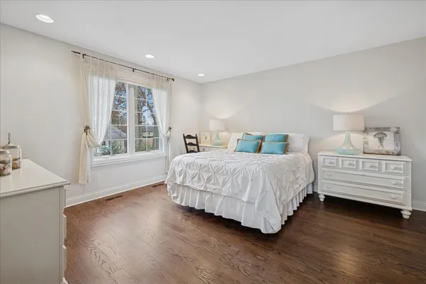 $1,675,000 | 2041 Tremont Court, Libertyville, IL 60048