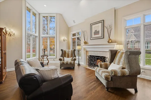 $1,675,000 | 2041 Tremont Court, Libertyville, IL 60048