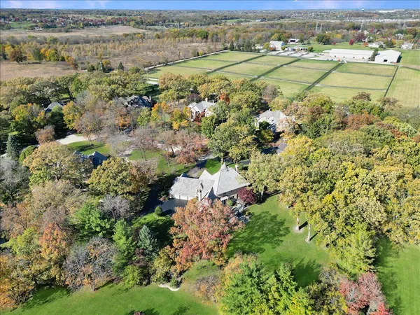 $1,675,000 | 2041 Tremont Court, Libertyville, IL 60048