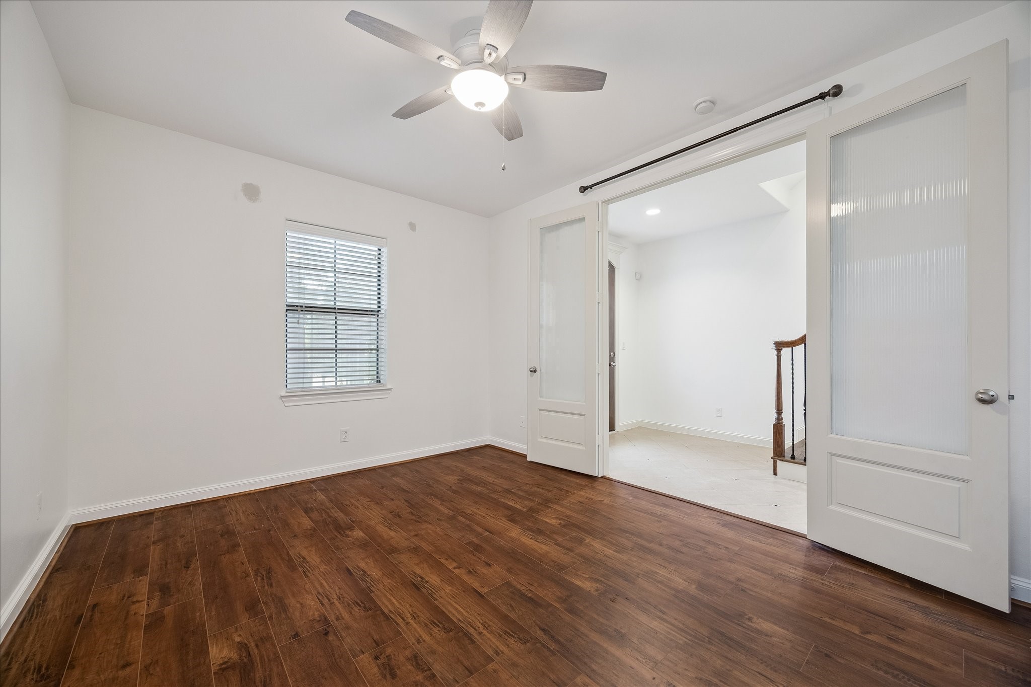 1407 Shearn Street Houston, TX 77007 - Photo 8 of 35 First floor secondary bedroom with en suite bathroom. Double doors lend this space to being a great office or alternative flex room.