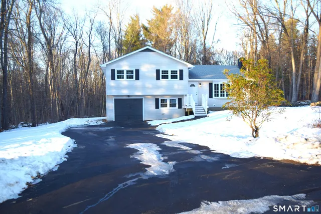 $479,000 | 10 Meeting House Road, Barkhamsted, CT 06063