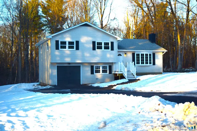 $479,000 | 10 Meeting House Road, Barkhamsted, CT 06063