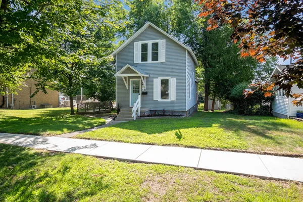 $384,900 | 319 North Rowe Street, Ludington, MI 49431