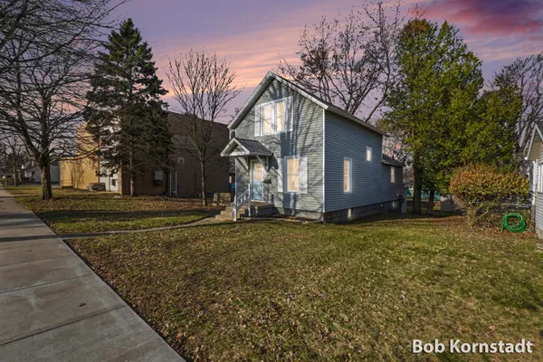 $384,900 | 319 North Rowe Street, Ludington, MI 49431