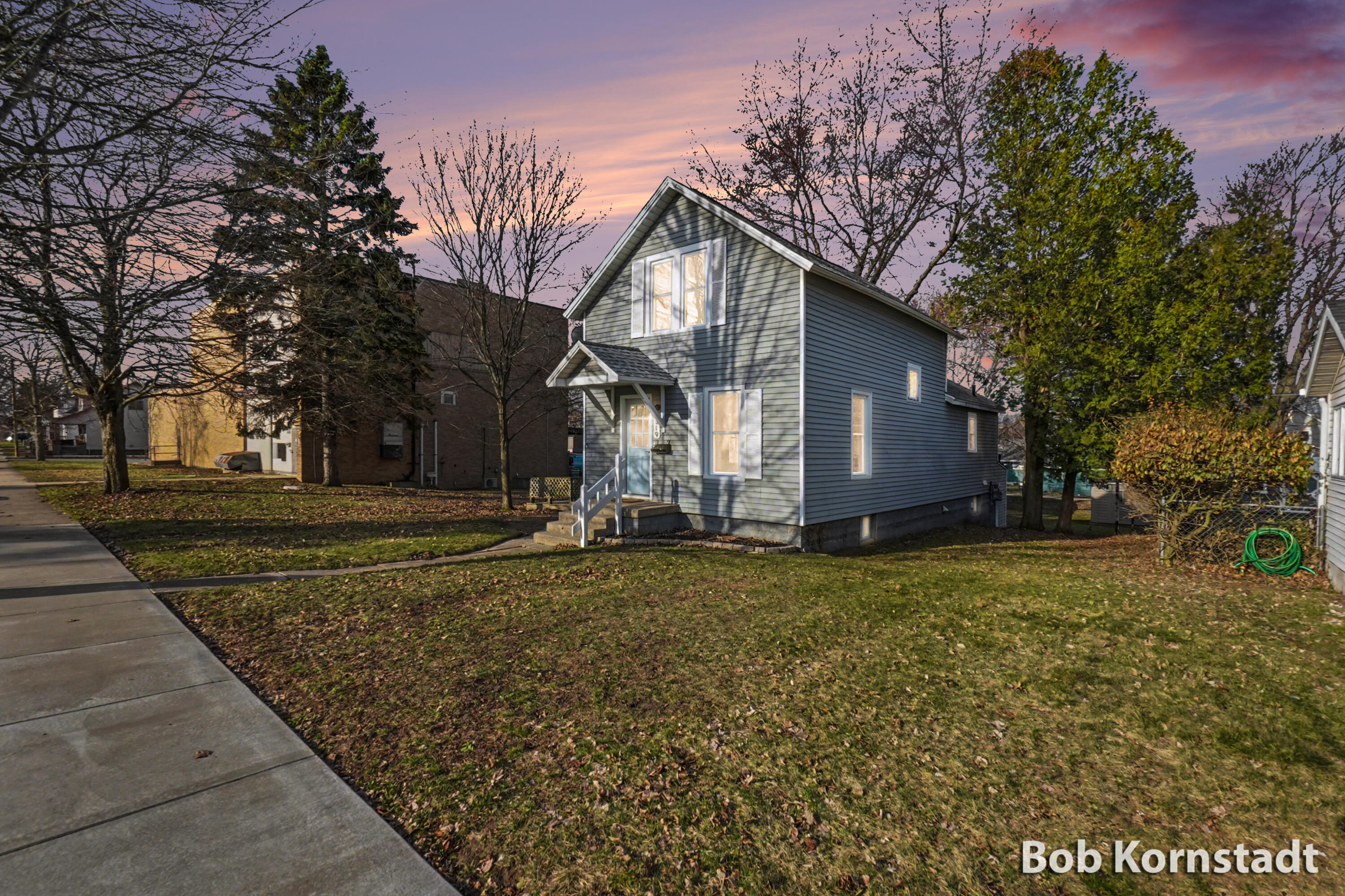 319 North Rowe Street Ludington, MI 49431 - Photo 29 of 40 DSC03426-twilight