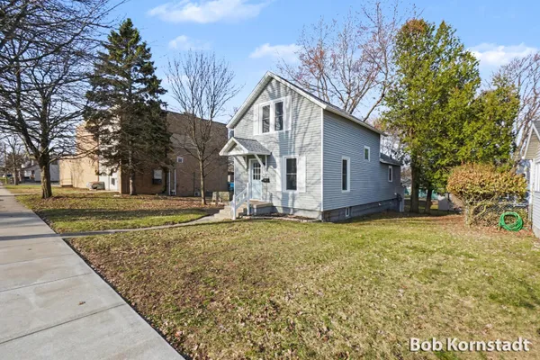 $384,900 | 319 North Rowe Street, Ludington, MI 49431