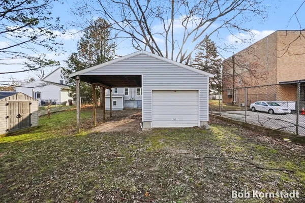 $384,900 | 319 North Rowe Street, Ludington, MI 49431