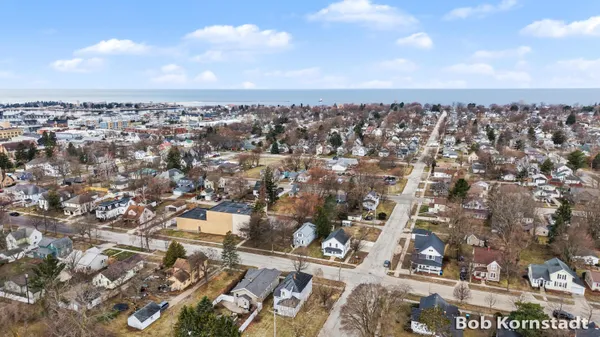 $384,900 | 319 North Rowe Street, Ludington, MI 49431