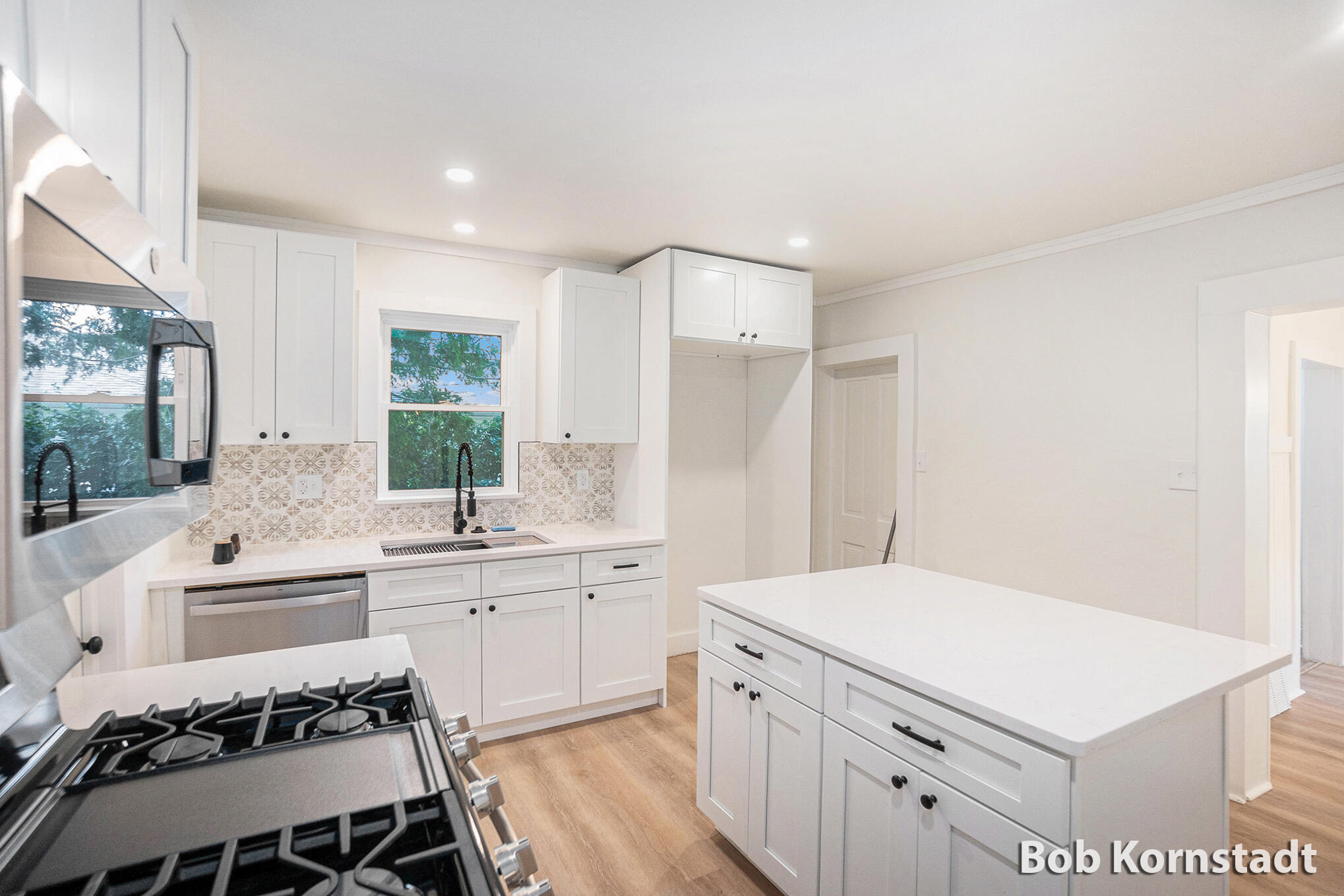 319 North Rowe Street Ludington, MI 49431 - Photo 8 of 40 DSC04885