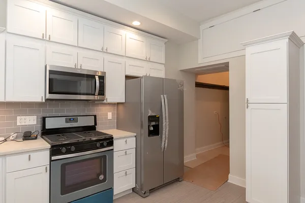 $3,200 | 1637 North Clybourn Avenue, Unit 2F, Chicago, IL 60614