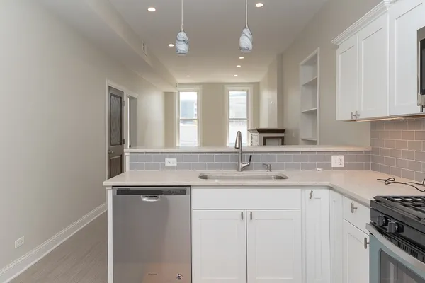 $3,200 | 1637 North Clybourn Avenue, Unit 2F, Chicago, IL 60614