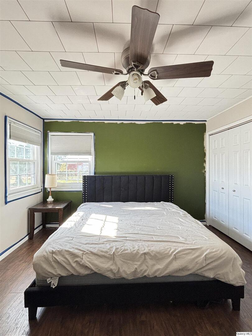 41 Main Street Carthage, IL 62321 - Photo 24 of 27 a bedroom with a bed mirror and window