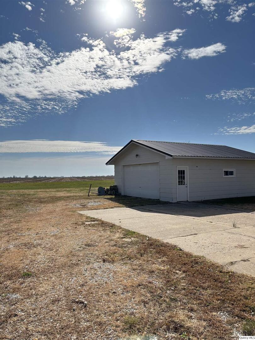 41 Main Street Carthage, IL 62321 - Photo 27 of 27 a view of an ocean