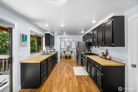 $1,195,000 | 23707 Northeast 63rd Place, Redmond, WA 98053