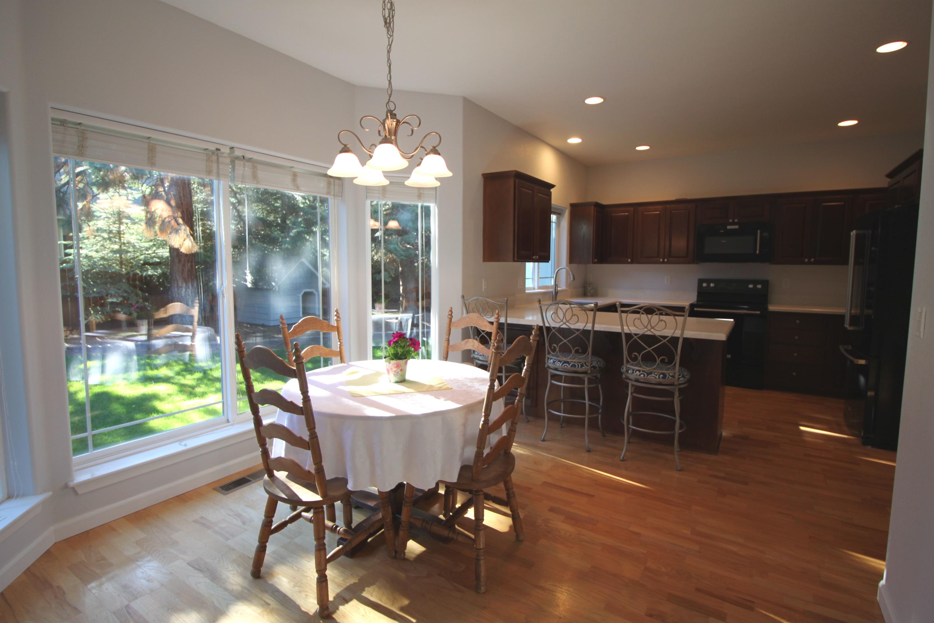 19846 Powers Road Bend, OR 97702 - Photo 8 of 20 Dining Kitchen
