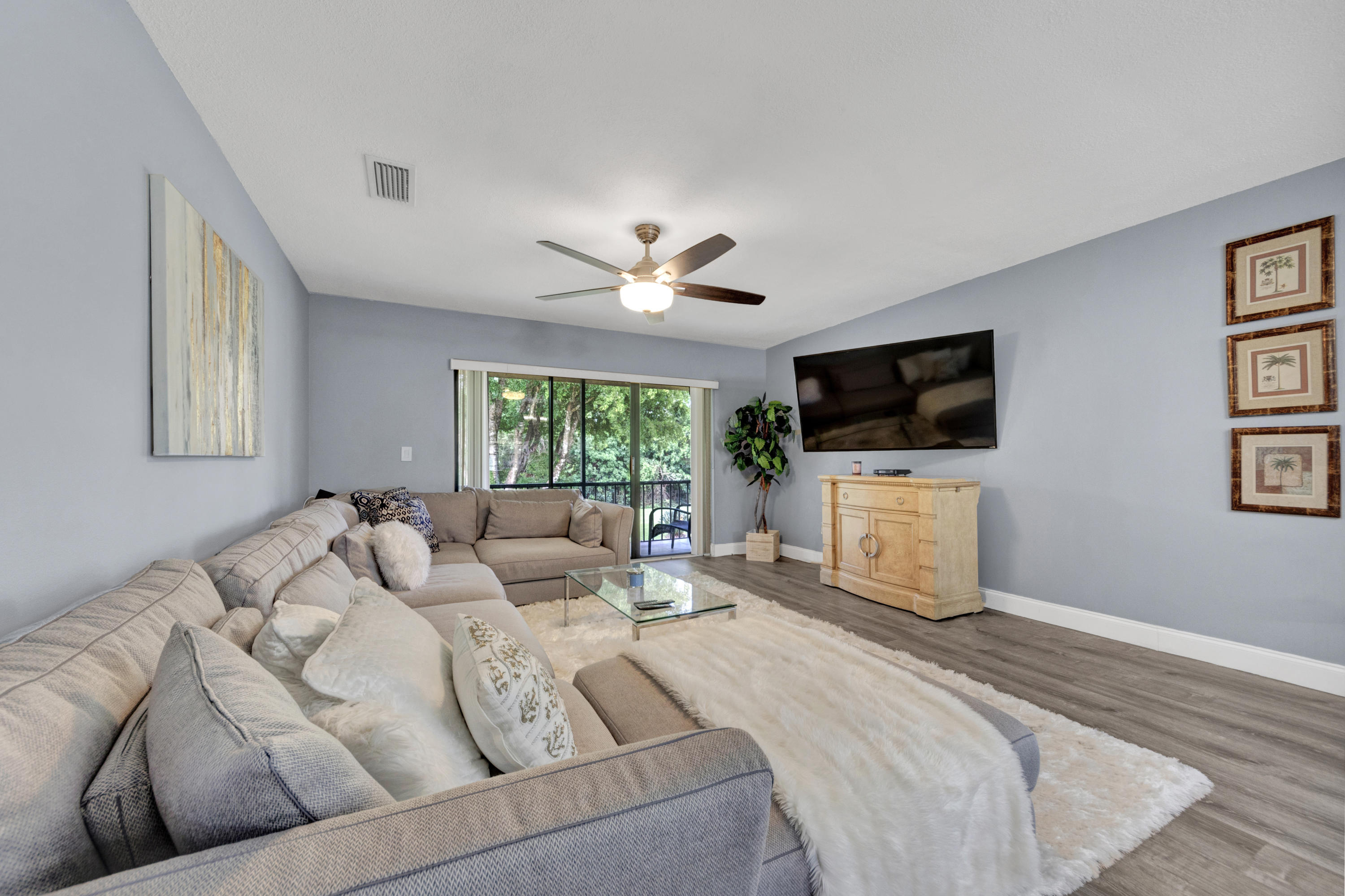 21866 Cypress Circle, Unit 31E Boca Raton, FL 33433 - Photo 9 of 21 living room