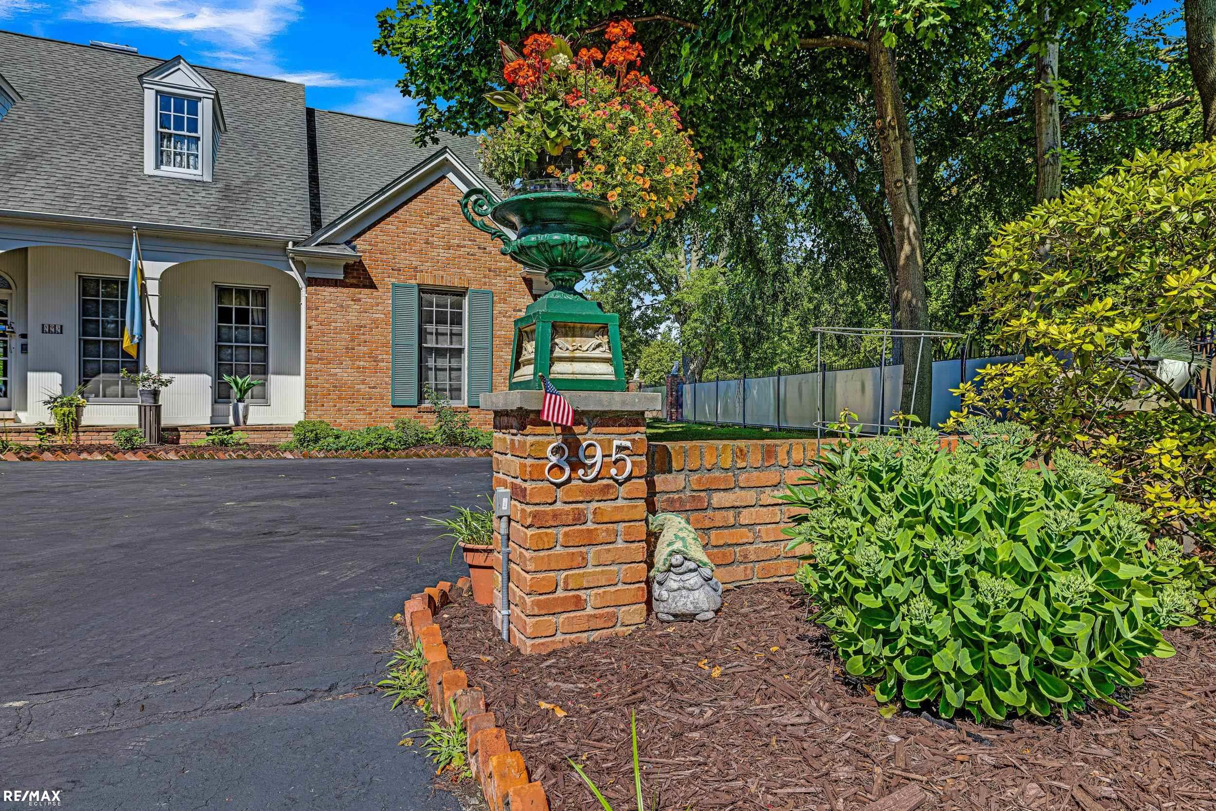 895 Bishop Road Grosse Pointe Park, MI 48230 - Photo 4 of 57