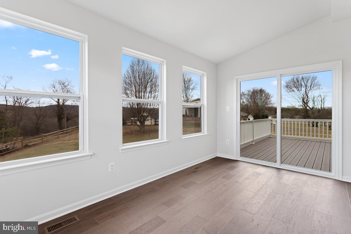 10471 Dowell Road Midland, VA 22728 - Photo 5 of 16