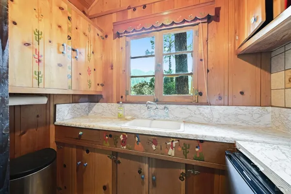 $450,000 | 10293 Field Lane, Forestville, CA 95436