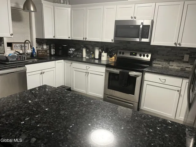 $218,000 | 8 Green Street, Mayfield, NY 12117