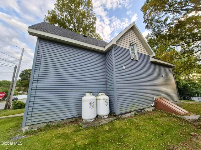 $218,000 | 8 Green Street, Mayfield, NY 12117