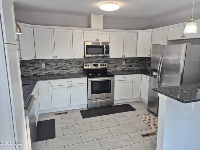 $218,000 | 8 Green Street, Mayfield, NY 12117