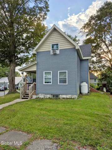 $218,000 | 8 Green Street, Mayfield, NY 12117