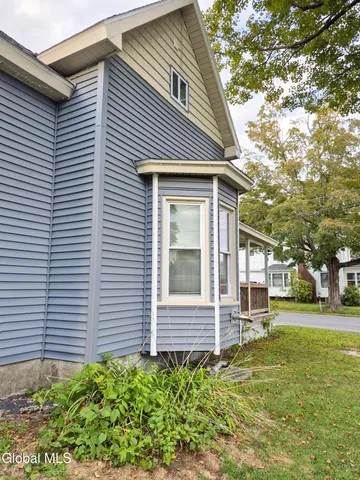 $218,000 | 8 Green Street, Mayfield, NY 12117