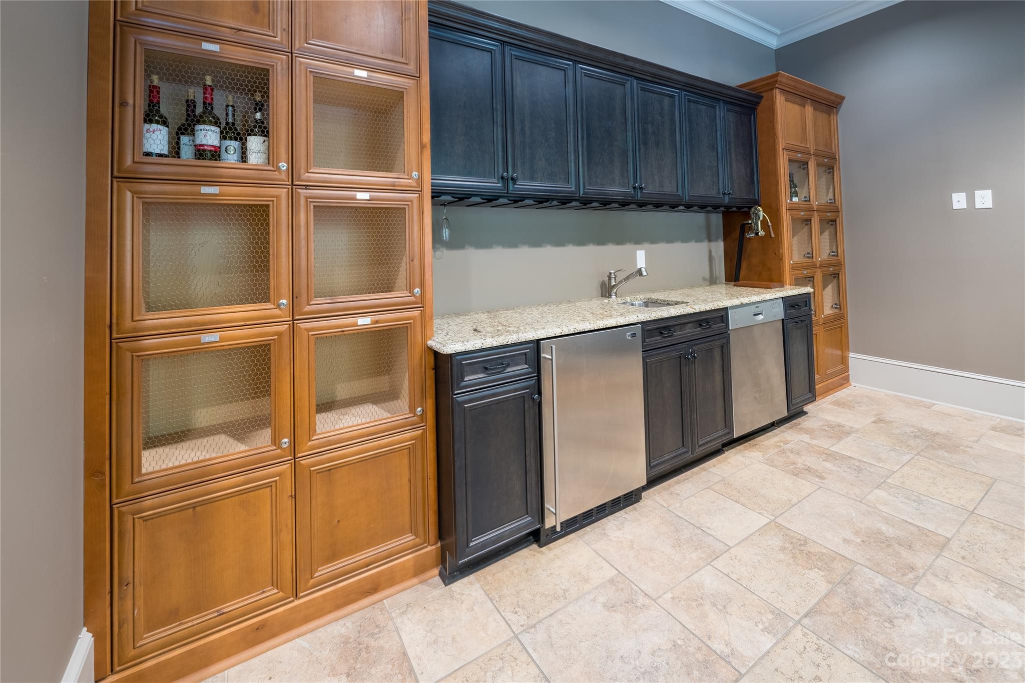 626 Queens Road, Unit 303 Charlotte, NC 28207 - Photo 9 of 41 a kitchen with a refrigerator and a sink